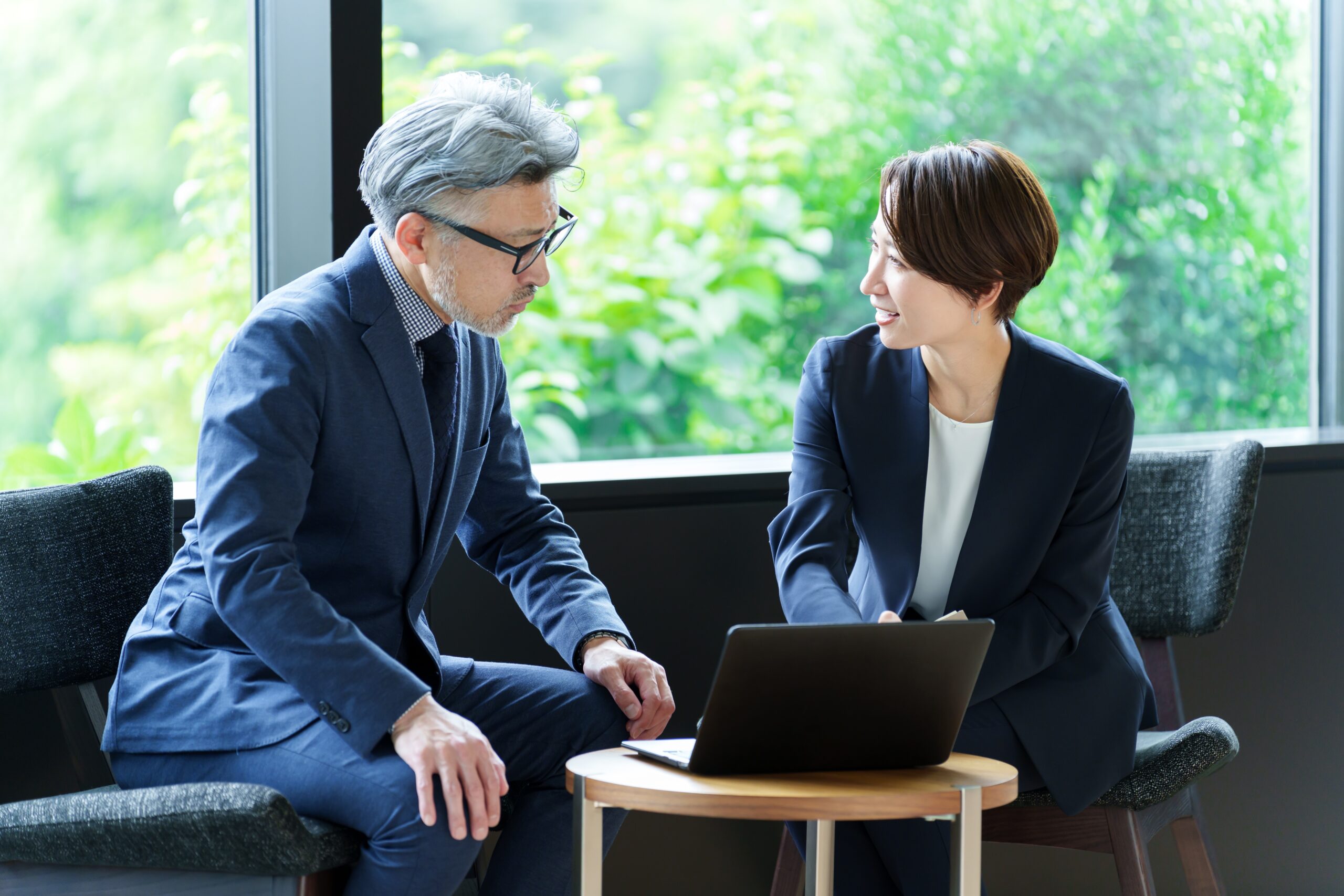 Asian,Business,People,Talking,In,The,Office
