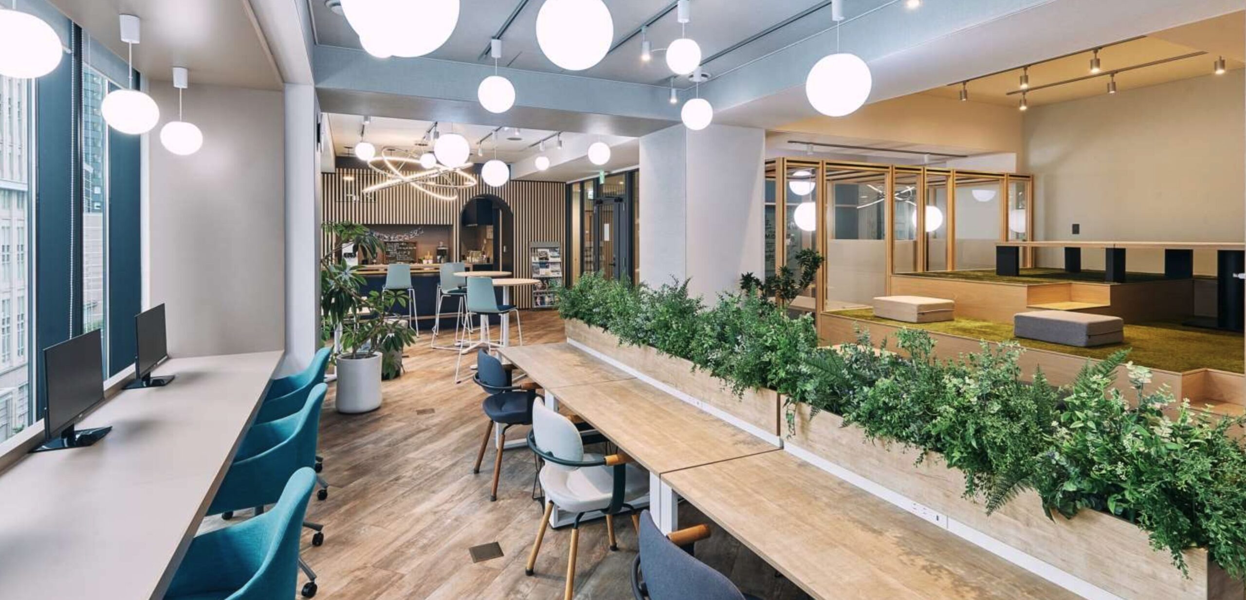 オフィス内観全体