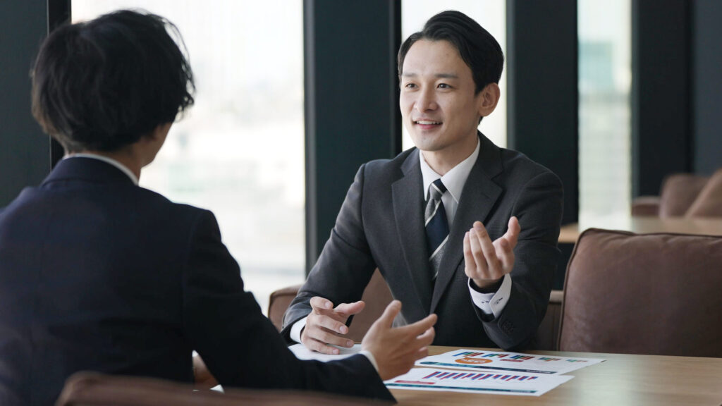 税務顧問との面談で相談する経営者